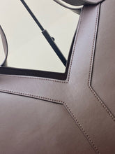 Load image into Gallery viewer, YSK433 Y Tote in Leather / 14.6 " x 12.6" x 2.8–8.7" / HIGHEST QUALITY VERSION