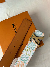 Load image into Gallery viewer, BL244 LV Initiales 40mm Belt