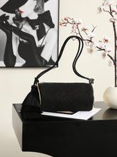 Load image into Gallery viewer, CC1690 Chanel Métiers d'Art / HIGHEST QUALITY VERSION / 23.5 x 12 x 12 cm