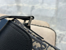 Load image into Gallery viewer, MBG074 Small Saddle Messenger Bag with Flap / 9x7x2.5inches