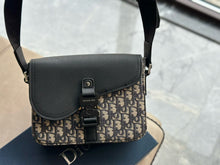 Load image into Gallery viewer, MBG074 Small Saddle Messenger Bag with Flap / 9x7x2.5inches