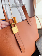 Load image into Gallery viewer, LB1087 Piano / 9.8 x 10.6 x 4.5 inches