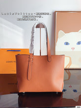 Load image into Gallery viewer, LB1087 Piano / 9.8 x 10.6 x 4.5 inches