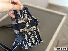 Load image into Gallery viewer, DR521 Small/Medium Diorcamp Bag