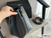 Load image into Gallery viewer, YSK370 LE 37 Small/Large in Shiny Leather