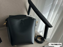 Load image into Gallery viewer, YSK370 LE 37 Small/Large in Shiny Leather