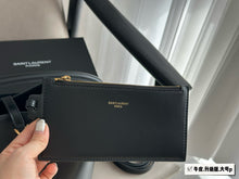 Load image into Gallery viewer, YSK370 LE 37 Small/Large in Shiny Leather