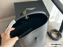 Load image into Gallery viewer, YSK370 LE 37 Small/Large in Shiny Leather