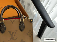 Load image into Gallery viewer, LB1089 OnTheGo PM / 9.8 x 7.5 x 4.5 inches