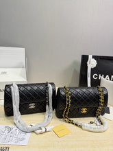 Load image into Gallery viewer, CC1479 Chanel Classic Flap Bag / Medium 25×15×6 cm