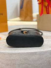 Load image into Gallery viewer, LB1696 Louis Vuitton Vanity / HIGHEST QUALITY VERSION / 19×11.5×6.5 cm