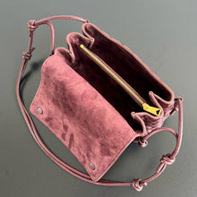 Load image into Gallery viewer, BV082 Bottega Veneta Notturno Intrecciato / HIGHEST QUALITY VERSION / 21×11×9 cm