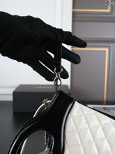 Load image into Gallery viewer, CC1484 Chanel 26P Classic Quilted Chain Bag / M 23×19 cm | S 20×14 cm