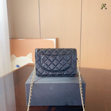 Load image into Gallery viewer, CC717 Wallet on the Chain / 7.5x1.6x4.7inch