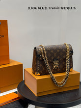 Load image into Gallery viewer, LB1277 Trunkie / 10.6 x 6.3 x 3.1 inches