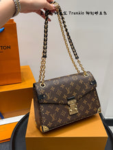 Load image into Gallery viewer, LB1277 Trunkie / 10.6 x 6.3 x 3.1 inches