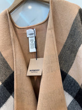 Load image into Gallery viewer, JW1435 Burberry Reversible Wool Cape in Iconic Check & Solid / 140×140 cm