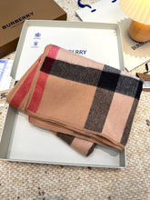 Load image into Gallery viewer, JW1435 Burberry Reversible Wool Cape in Iconic Check & Solid / 140×140 cm
