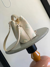 Load image into Gallery viewer, LB929 Néonoé BB / 7.9 x 7.9 x 5.1 inches / HIGHEST QUALITY VERSION