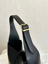 Load image into Gallery viewer, YSK399 le 5 à 7 Supple Small/Large in Grained Leather / HIGHEST QUALITY VERSION