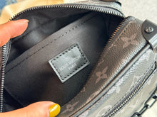 Load image into Gallery viewer, LB932 Zippy Wallet / 7.7 x 4.1 x 1 inches / HIGHEST QUALITY VERSION