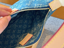 Load image into Gallery viewer, LB934 Hills Pochette / 7.3 x 4.3 x 2.6 inches