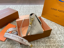 Load image into Gallery viewer, LB933 Diane / 9.4 x 5.9 x 3.5 inches