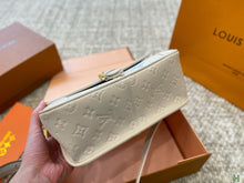 Load image into Gallery viewer, LB933 Diane / 9.4 x 5.9 x 3.5 inches