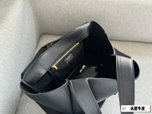 Load image into Gallery viewer, YSK319 Bea in Grained Leather / 19.7 x 11 x 7.1 inches