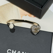 Load image into Gallery viewer, JW1448 CHANEL Heart Motif Full-Pavé Diamond Bracelet