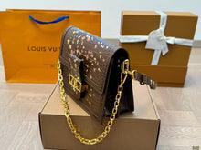 Load image into Gallery viewer, LB1108 Dauphine MM / 9.8 x 6.7 x 4.1 inches