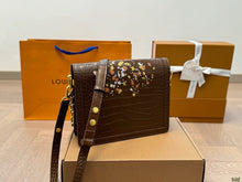 Load image into Gallery viewer, LB1108 Dauphine MM / 9.8 x 6.7 x 4.1 inches