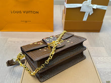 Load image into Gallery viewer, LB1108 Dauphine MM / 9.8 x 6.7 x 4.1 inches