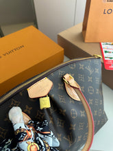 Load image into Gallery viewer, LB846 Boétie MM / 12.4 x 11 x 6.3 inches