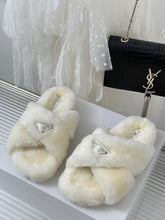Load image into Gallery viewer, SE1175 PD Shearling Sandals / Size5-9
