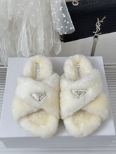 Load image into Gallery viewer, SE1175 PD Shearling Sandals / Size5-9