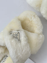Load image into Gallery viewer, SE1175 PD Shearling Sandals / Size5-9
