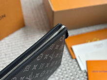 Load image into Gallery viewer, MBG065 Pochette Voyage MM / 10.6 x 8.3 x 2 inches