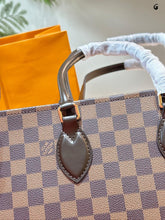 Load image into Gallery viewer, LB1092 Onthego MM / 13.8 x 10.6 x 5.5 inches