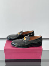 Load image into Gallery viewer, MSE091 Ferragamo Moccasin with Gancini Ornament / Size7-13