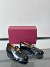 Load image into Gallery viewer, MSE091 Ferragamo Moccasin with Gancini Ornament / Size7-13