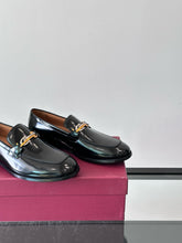 Load image into Gallery viewer, MSE091 Ferragamo Moccasin with Gancini Ornament / Size7-13