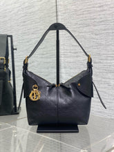 Load image into Gallery viewer, DR588 Small/Medium/Large Dior Voyage Bag / HIGHEST QUALITY VERSION