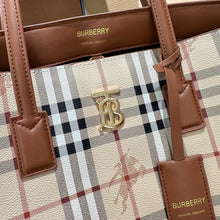 Load image into Gallery viewer, BUR115 Medium London Tote / 13.4 x 5.5 x 13.4in