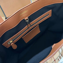Load image into Gallery viewer, BUR115 Medium London Tote / 13.4 x 5.5 x 13.4in