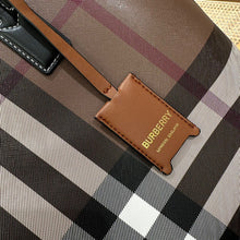 Load image into Gallery viewer, BUR115 Medium London Tote / 13.4 x 5.5 x 13.4in