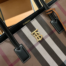 Load image into Gallery viewer, BUR116 Medium London Tote / 13.4 x 5.5 x 13.4in