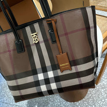 Load image into Gallery viewer, BUR115 Medium London Tote / 13.4 x 5.5 x 13.4in