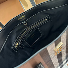 Load image into Gallery viewer, BUR115 Medium London Tote / 13.4 x 5.5 x 13.4in