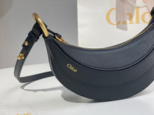 Load image into Gallery viewer, CLE015 Banana Cross-body Bag in Grained Leather / 8.7x3.9inch / HIGHEST QUALITY VERSION